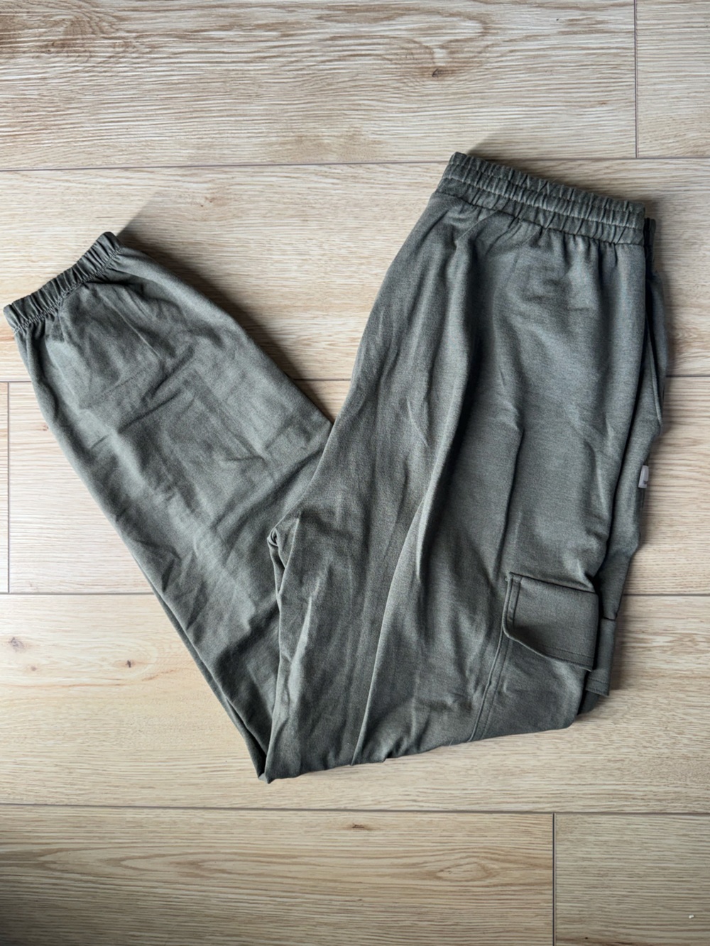 vuori green joggers